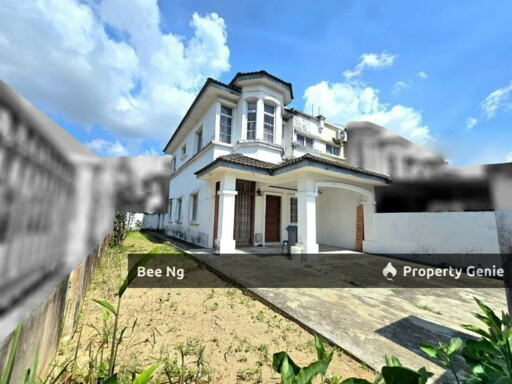 Bukit Indah @ End Lot with land 2 storey terrace
