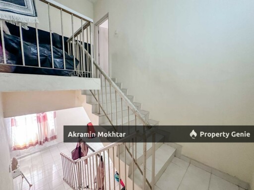 End Lot & Renovated | 2 Storey Terrace Taman Mawar 2, Bandar Baru Salak Tinggi.