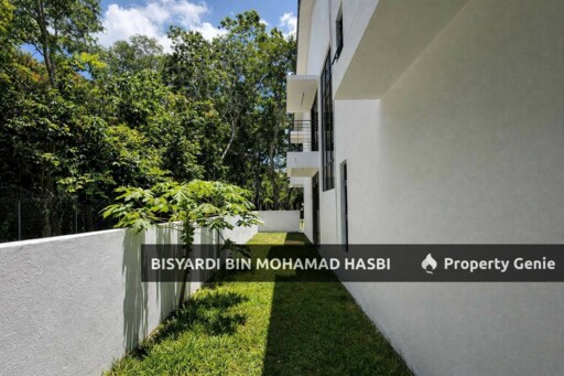 Corner Lot Unit Front & Back Facing Playground, (Corner Lot) Double Storey Terrace House Summerglades, Cyberjaya.