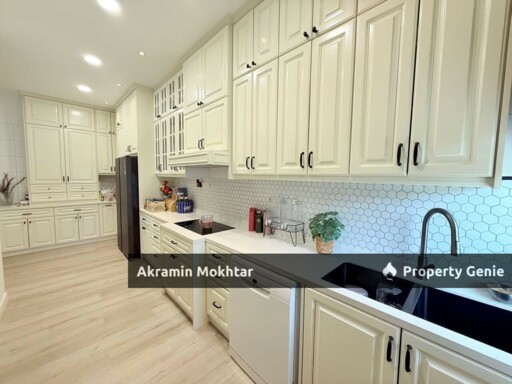 FULLY RENOVATED & PARTIALLY FURNISHED |  GAMUDA 25.7  Lucent Residence @ Twentyfive.7 Two storey Semi D Corner Lot (Cul De Sac)