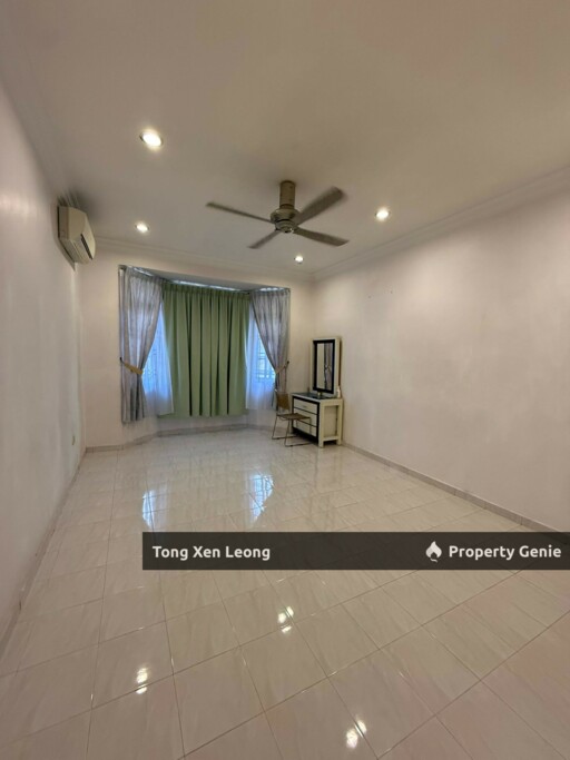 Spacious 5-Bedroom Terraced House In Melaka