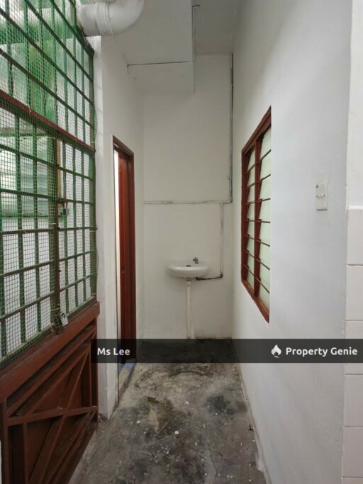 3rd floor Shop Apartment RM 300 (Behind Pasar Malam)-Taman Sentosa @ Klang-Ready Now