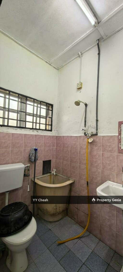 Ampang Ipoh SIngle Storey Bungalow For Sale / Rent Good Condition