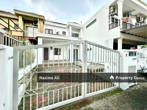 Spacious Unit- 2 Storey, Jalan Turmalin Seksyen 7 Shah Alam