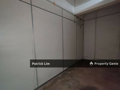 End Lot Bukit Beruang [Ground Floor] Shop Lot For Rent