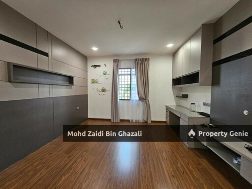 Below Market Renovated  2.5 Storey Terrace Presint 8
