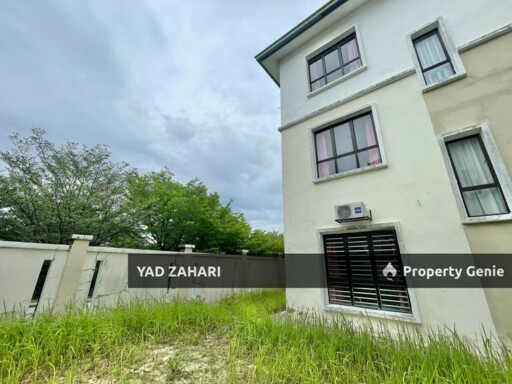 Saujana Villa, Taman Prima Saujana, Kajang | 2.5 Storey Bungalow 5 Bedrooms | RM1.75M - Gated and Guarded, Freehold, Spacious Hall & Built Up