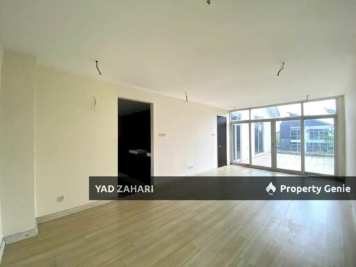 Taman Alam Kemuning, Shah Alam | 3-Storey Bungalow 6+1 Bedrooms | RM1.6M - Near Highway, Spacious Car Porch & Big Covered Balcony