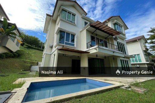 Facing Park- 3 Storey Bungalow (Villa Teratai Kayangan Heights Seksyen U9 Shah Alam )