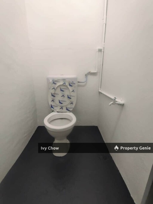 Taman Kluang Barat Double Storey Medium House for Rent