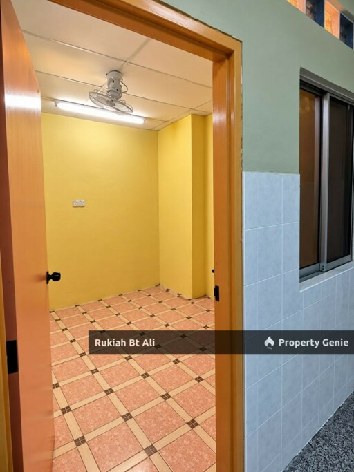Teres 1.5 Tingkat in Rasah Jaya, Freehold 1600 sqft