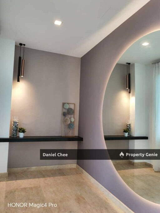 Modern Semi-d Selling Below Market Value with Fully Furnished