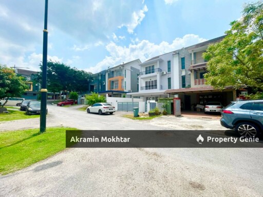 Freehold & Fully Renovated | 3 Storey Semi-D Taman Saujana Suria Kajang