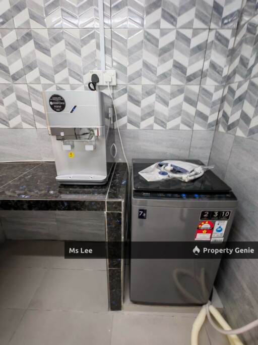 Male Room 2 RM600 @ 1st Floor Shop Apt-Sek 7-Shah Alam-near UITM-Ready Now
