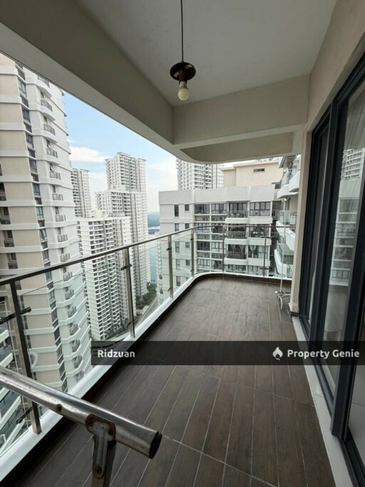 Bay Point Country Garden Danga Bay with Garden View