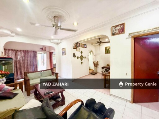 Seksyen 17, Shah Alam | 1-Storey Terrace 3 Bedrooms | RM430K - Fully Extended, Renovated and Facing North