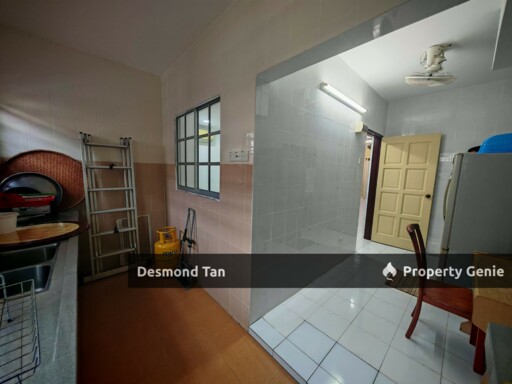 2 Storey Garden Avenue Seremban 2, Seremban (Semi Furnished with Kitchen Only)