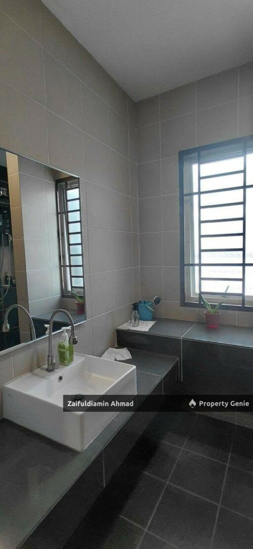 Serene Heights Terraced Home In Semenyih, Freehold & Partially Furnished
