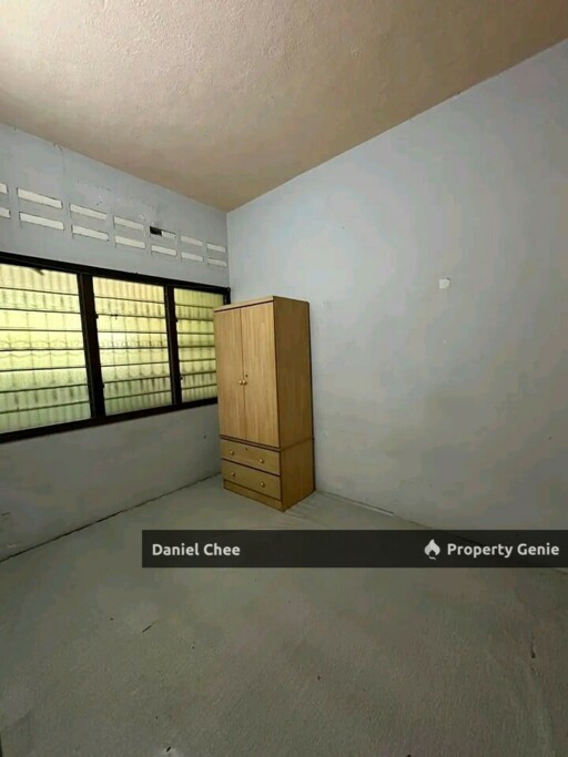 Simee Taman Wah Keong Double Storey House Partially Furnished For Rent