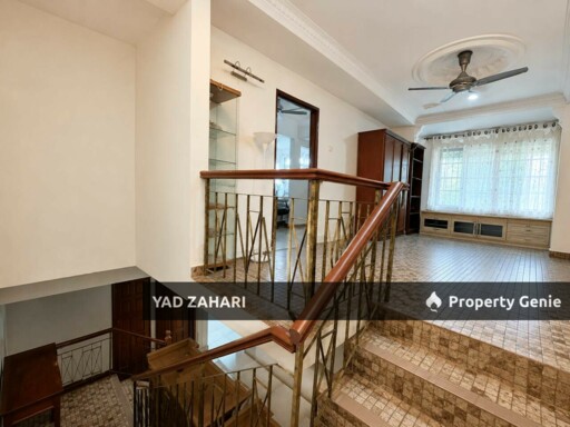 Seksyen 13, Shah Alam |  2-Storey Terrace 6 Bedrooms | RM900K - Corner Lot, Walking Distance to Surau & More Parking Space