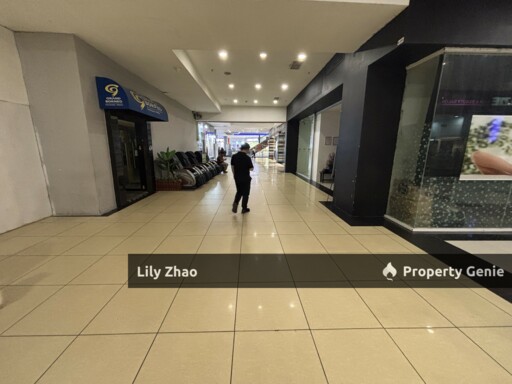 ANCHOR TENANT SHOWROOM Shop Lot for Rent, 4,133 sf, Road Frontage, High Exposure, Main Entrance One Borneo HyperMall, Kota Kinabalu