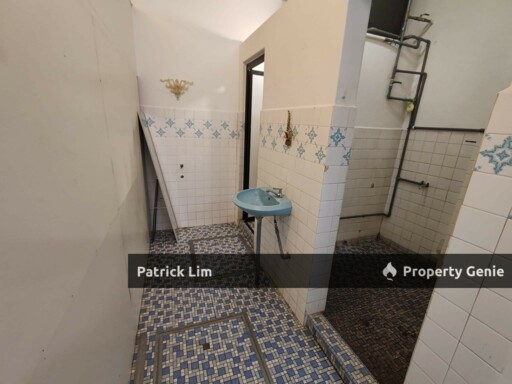 Jonker Street Nearby Double Storey Shoplot For Rent