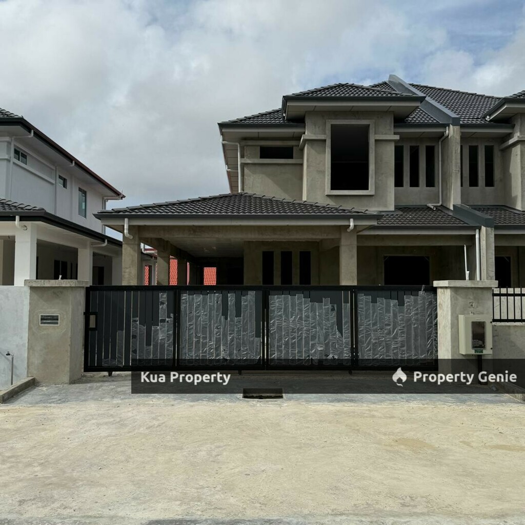Double Storey Semi D House For Sale! Location at Taman Tunku, Miri
