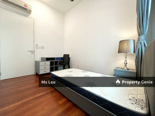 Pavilion Hilltop @ Mont Kiara- Level 21 with balcony-Sale below bank value Rm250k