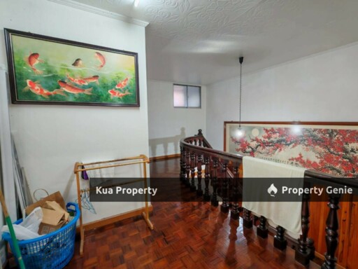 Double Storey Semi-Detached House For Rent! Located at Kenyalang, Near Spring