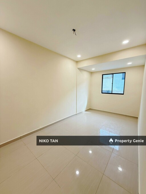 Taman Perling 1 Storey With Renovated & Extended Kitchen