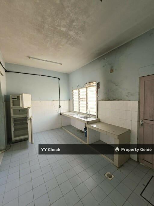 Taman Ipoh / Bercham 2.5 Storey Terrace For Sale, Strategic Location, Auto gate