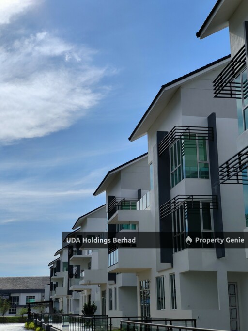 LAKES HOME | Gated Guarded Crescent Dew For Sales