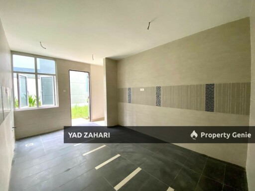 Taman Alam Kemuning, Shah Alam | 3-Storey Bungalow 6+1 Bedrooms | RM1.6M - Near Highway, Spacious Car Porch & Big Covered Balcony