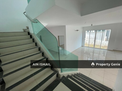 [100K BELOW MARKET] SEMI-D 2STOREY MAHKOTA HEIGHT (P2) KOTASAS, KUANTAN