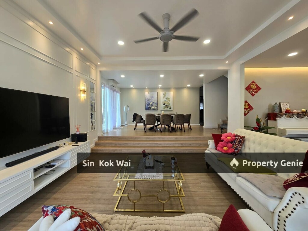 2 Sty Semi D, Freehold, Super Cheap, Gated Guarded, Renovated, Corner