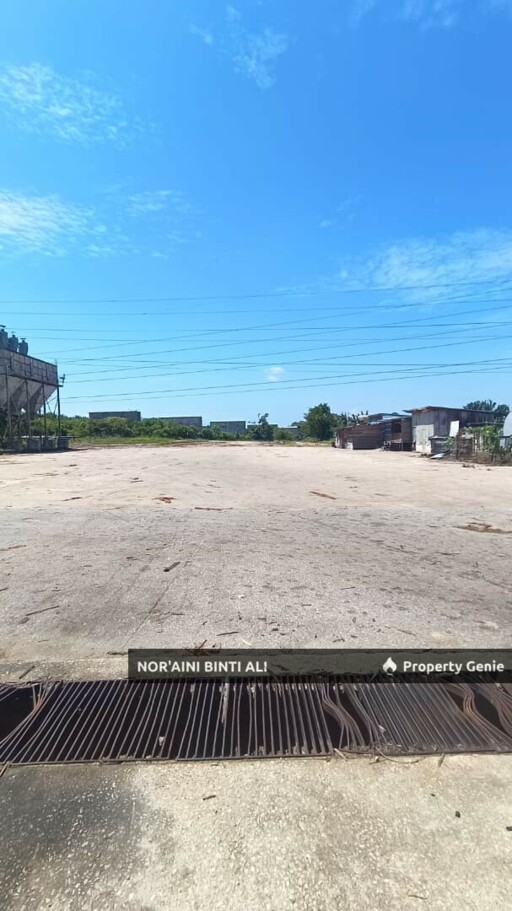 Sawmill with license for sale in Gambang.Freehold land