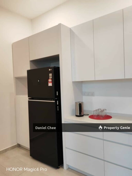 Modern Semi-d Selling Below Market Value with Fully Furnished