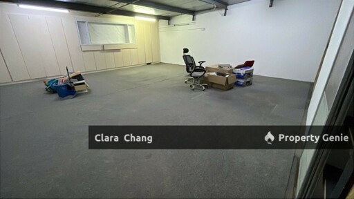 Mount Austin Single Storey Terrace Factory for Rent with Mezzanine Floor