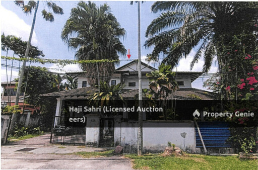 A double storey detached house yang beralamat pos di No. 635, Jalan 10, Taman Ampang Utama, 68000, Ampang, Selangor.