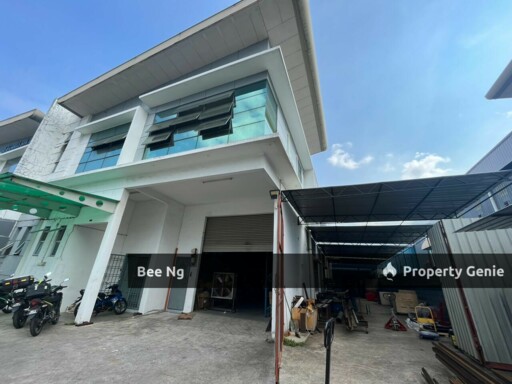 Kempas Utama / 1.5 Storey Semi D Factory / Light Industry