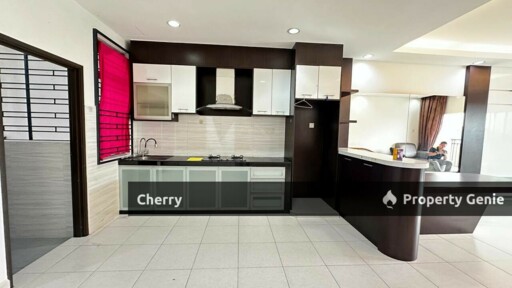 For Sale📌Suriamas Suites Apartment Block C, Jalan Serantau, Taman Dato Onn Asking RM400K 📌Service Apartment 📌Intermediate Lot 📌Leasehold Non Bumi  📌3 Bedrooms 📌2 Bathrooms 📌1066 Sqft 📌