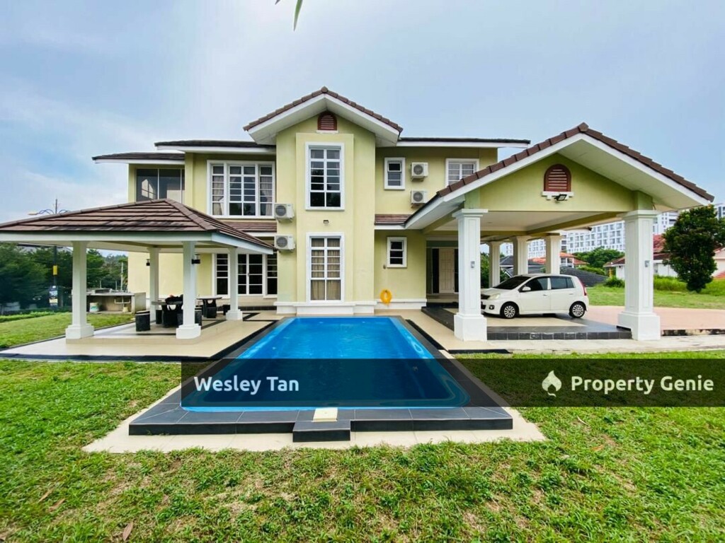 Ayer Keroh Luxury Bungalow with Swimming Pool at Taman Belia Antarabangsa For Rent