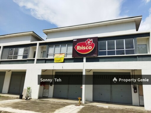 2 storey shop office at Pinggiran Tasik Kiambang near to KTM Serendah