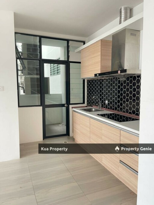 Fulton Park Apartment For sale Located at Jalan Central