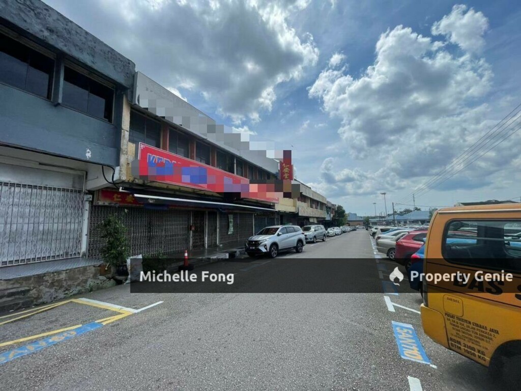 Taman Ungku Tun Aminah @ Jalan Pewira 2 / Skudai / Double Storey Shoplot / Crowded Area / Unblock View
