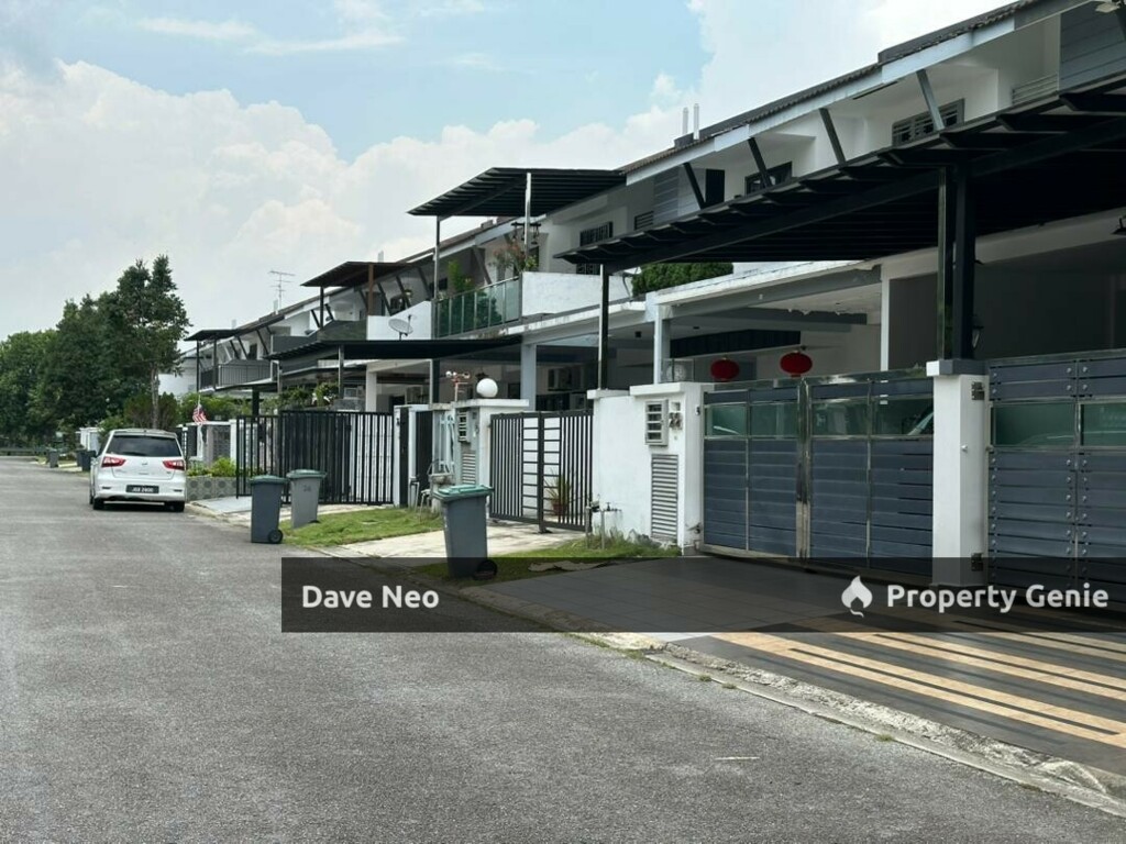 Taman Nusa Idaman • 2-Storey House • 4+1 Beds 3 Baths • Fully Furnished