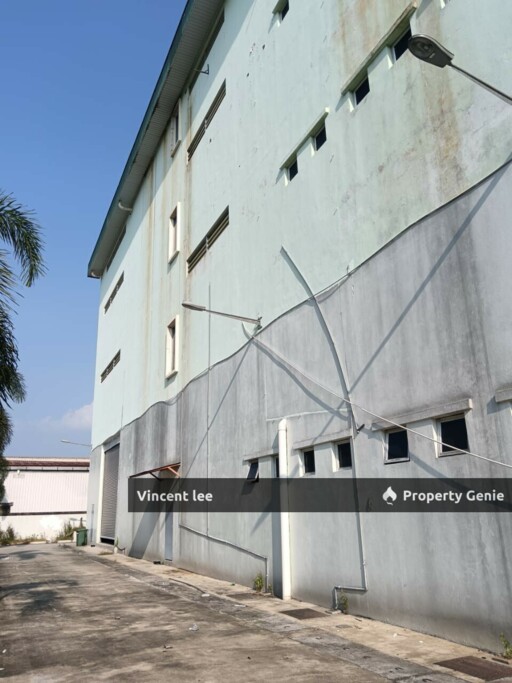 Taman Meranti Jaya, 4 Storey Warehouse Factory , 3 Ton Floor Loading, 40 Foot Container Access, with Cargo Lift, 100 Amp Power Supply, 23 Feet Height at Ground Floor, Prime Location, Easy Access to Hi