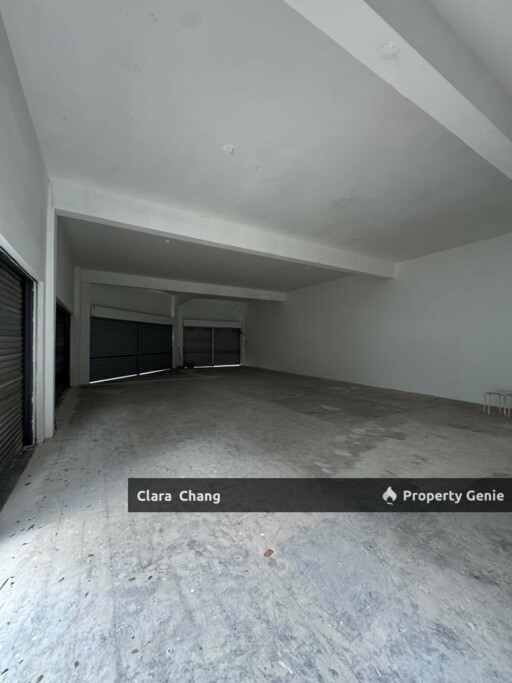 Mount Austin 3 Storey Corner Lot (Ground Floor) Shoplot for Rent