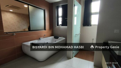 RENOVATED 3 STOREY CORNER LOT SEMI DETACHED, LAKEHILL VILLAS, BANDAR BARU BANGI, BANGI .