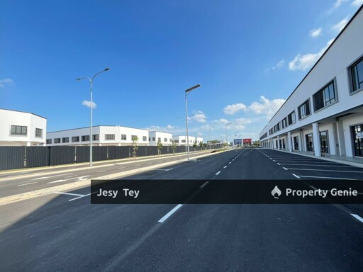 ECO TROPICS  AVENUE 2 - CORNER SHOP FOR RENT